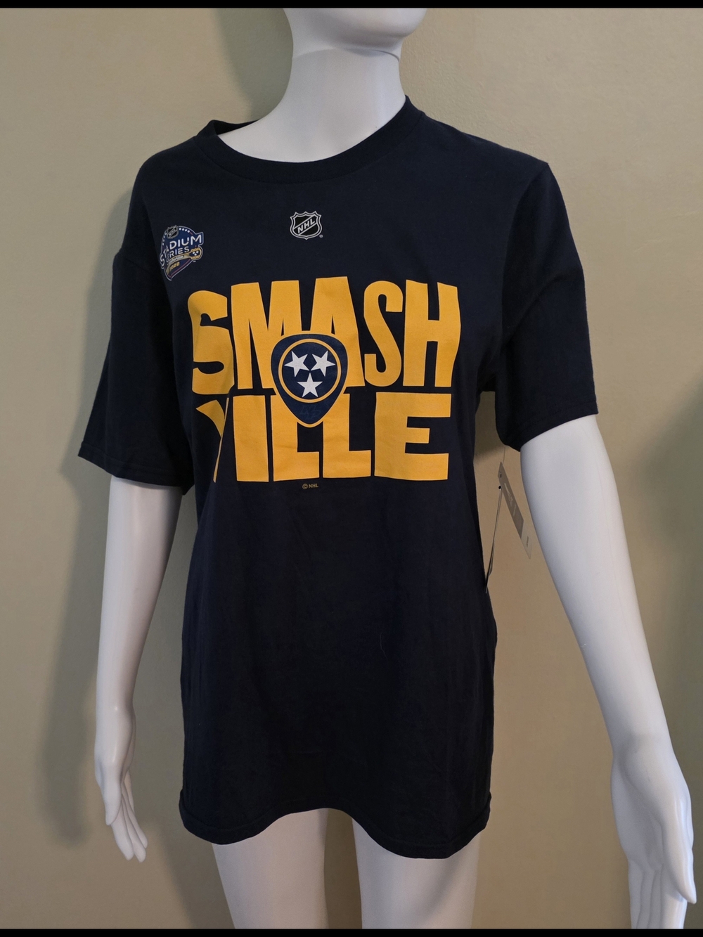 Fanatics NHL #9 Forsberg Navy Blue Smashville Graphic Tee Sz S with Yellow Logo.
